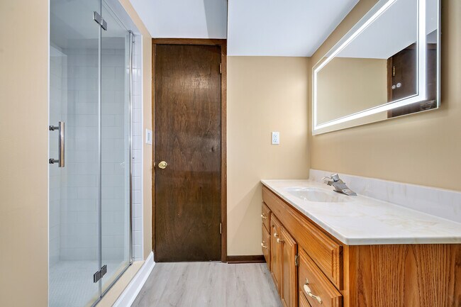 Building Photo - 887 Braintree Ln