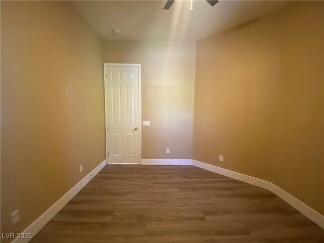 Building Photo - 17 Moraine Dr