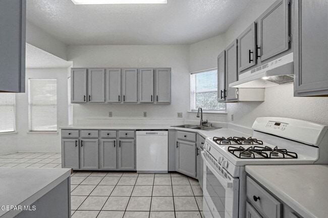 Building Photo - 7765 Dianjou Dr