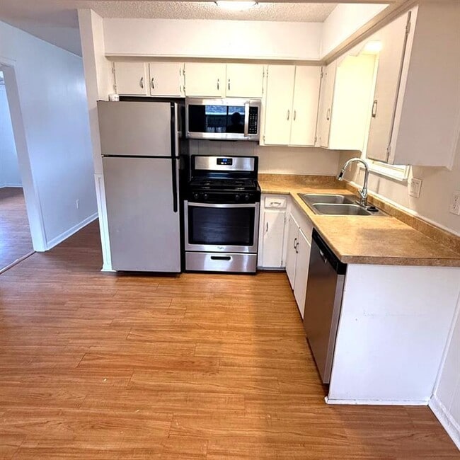 Building Photo - 2715 St Edwards Cir