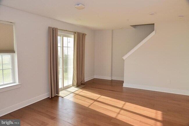 Building Photo - 214 Red Leaf Ln