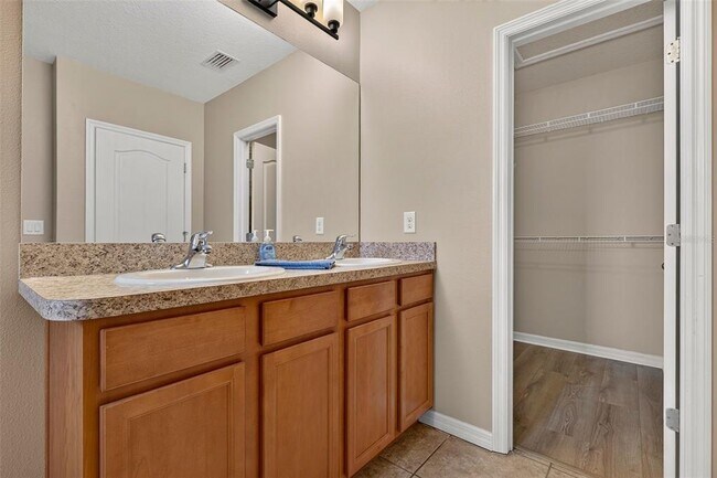 Building Photo - 817 Ashentree Dr
