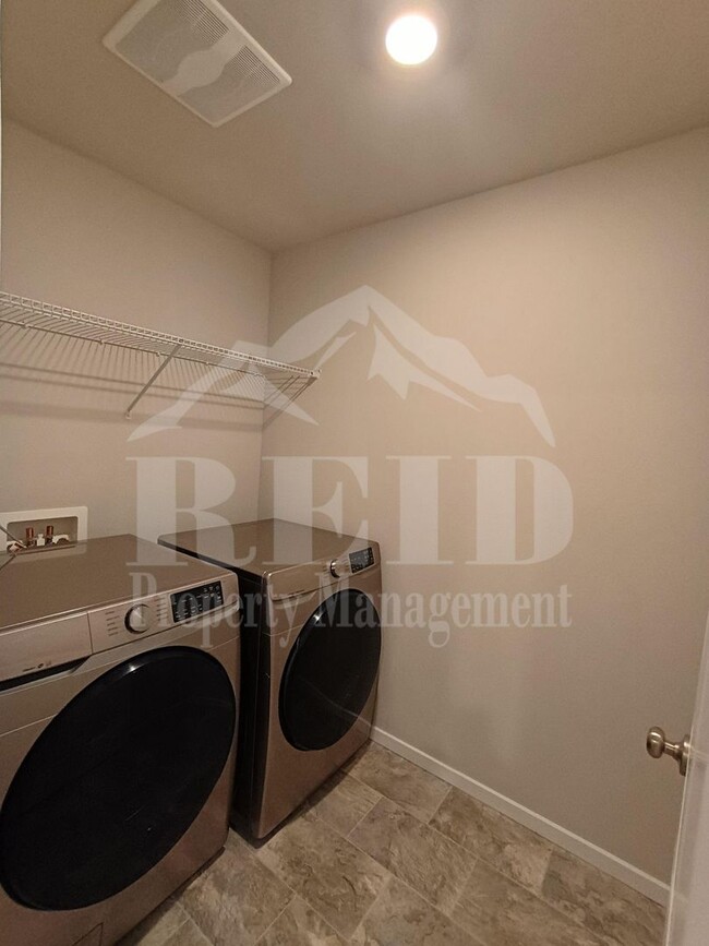 Building Photo - 6453 Hornet Cir NE