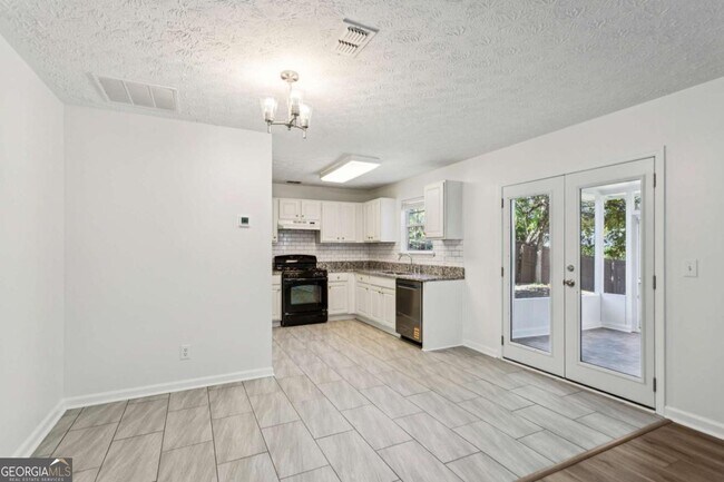 Building Photo - 300 Carrington Way