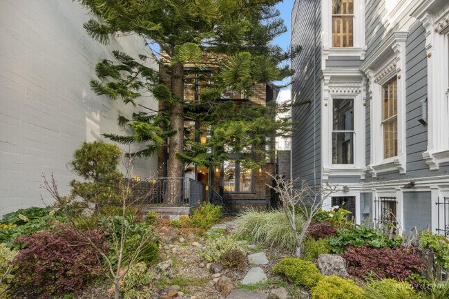 Building Photo - 19 Wilmot St