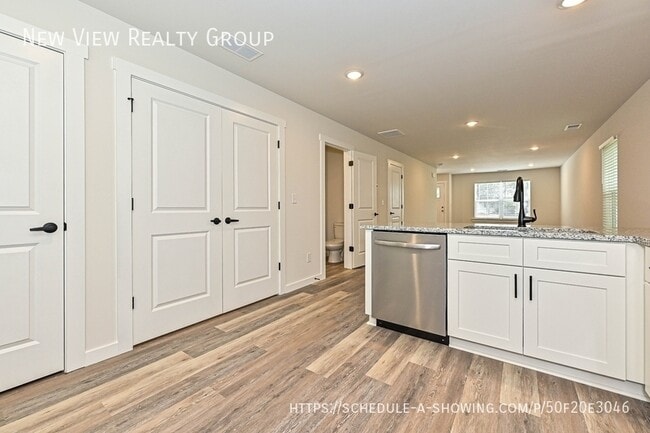 Building Photo - 514 12th Ave NE