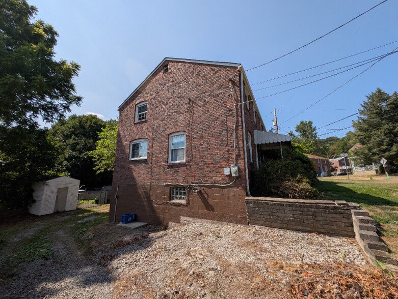 Building Photo - 195 Victory Ln