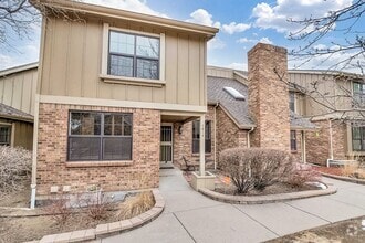 Building Photo - Townhome in the Cherry Creek School District!