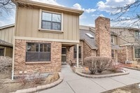 Building Photo - Townhome in the Cherry Creek School District!