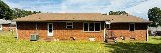 Building Photo - COMING SOON-1718 Patterson Circle