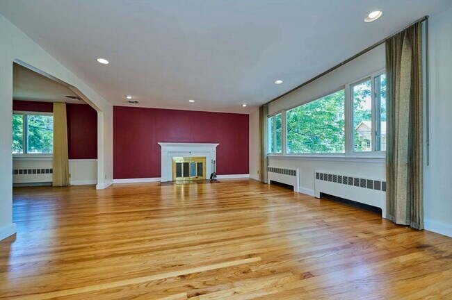 Building Photo - 60 Brookline St