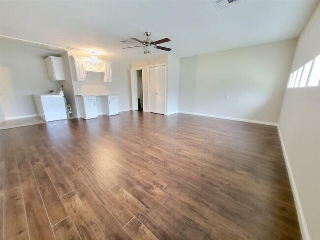 Building Photo - 2711 S Brompton Dr