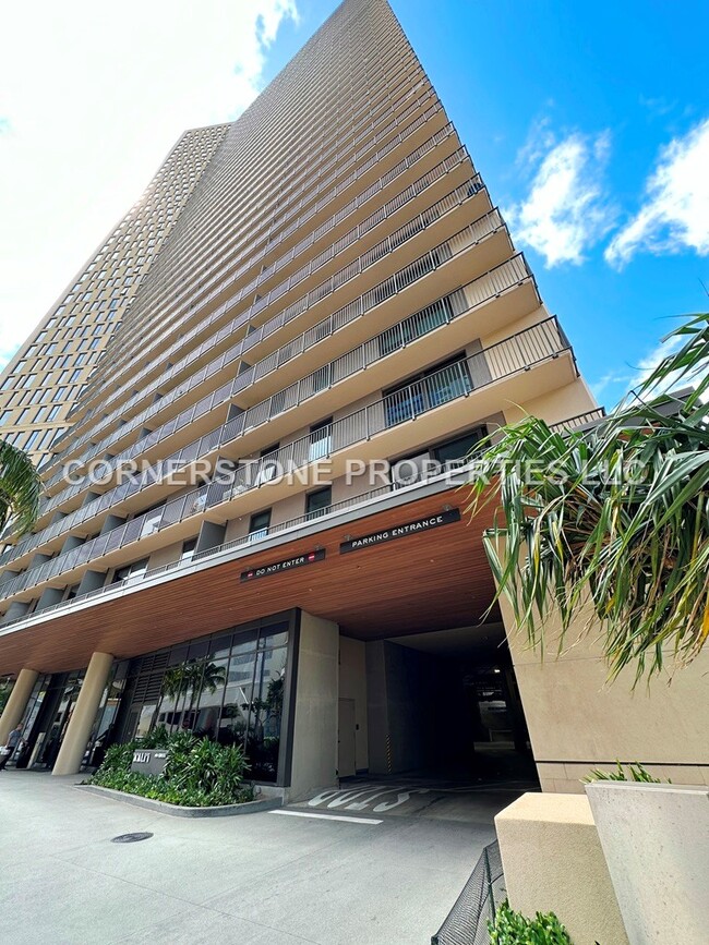 Building Photo - 987 Queen St