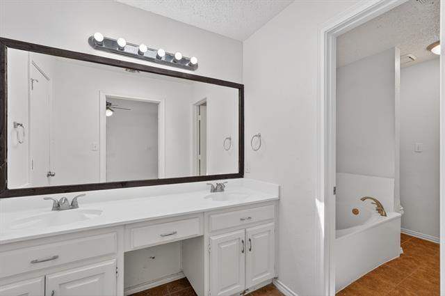 Building Photo - 2403 Ridgevalley Dr