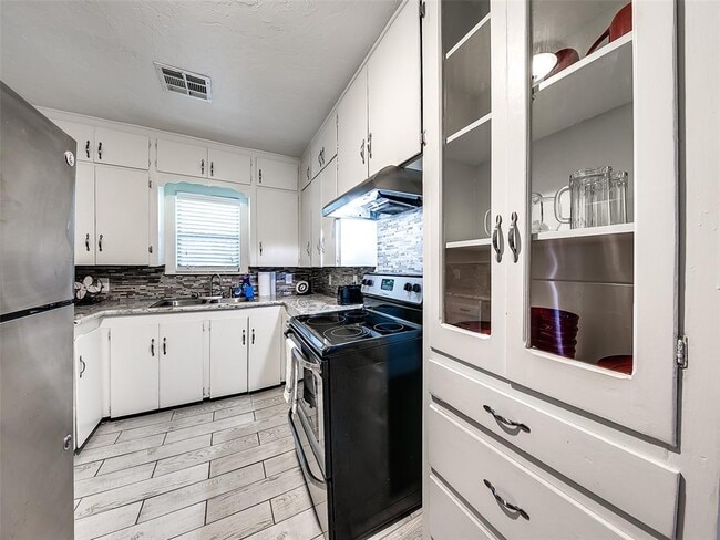 Building Photo - 1630 NW 17th St