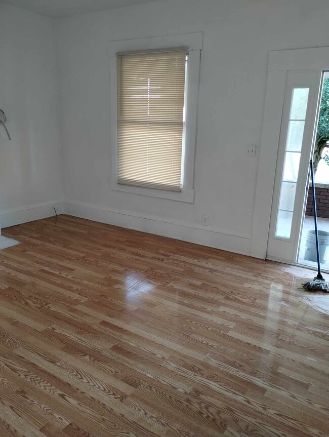 Building Photo - 1527 Jackson St