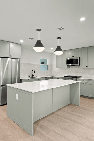 Building Photo - 404 Arbor Ln