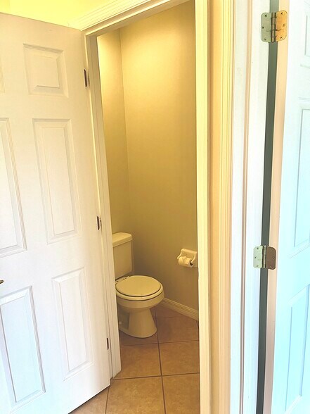 Building Photo - 8361 Village Edge Cir