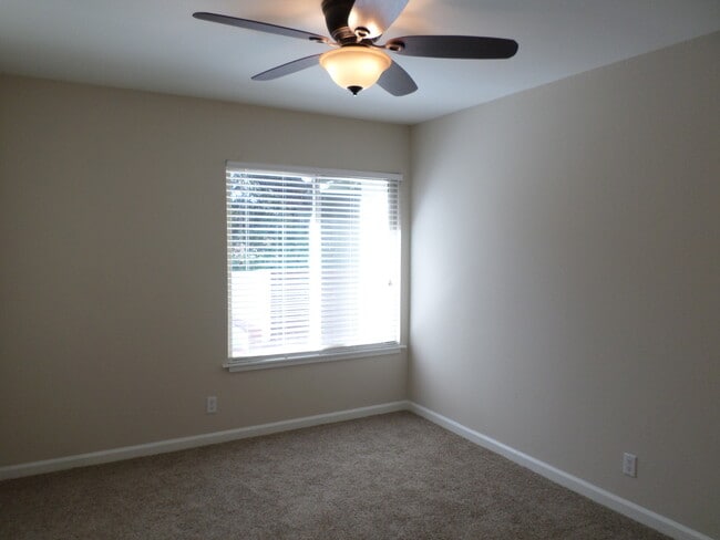 Building Photo - 806 Cardamom Ct