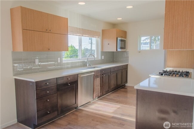 Building Photo - 2bd/1ba Seattle Home