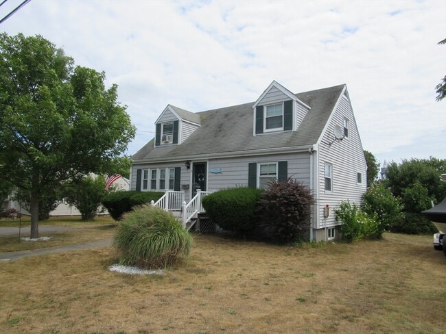 Primary Photo - 8 Bay Dr