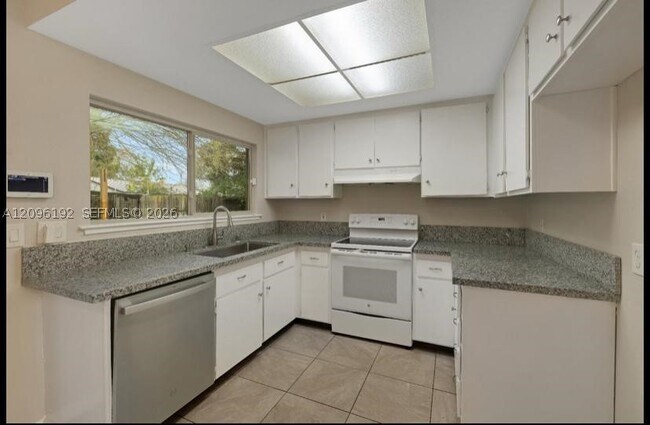Building Photo - 5 Nunes Ct