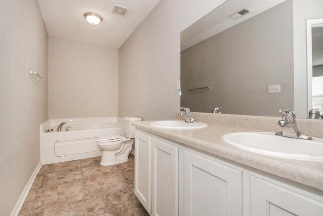 Building Photo - 10027 Branley Oak Dr