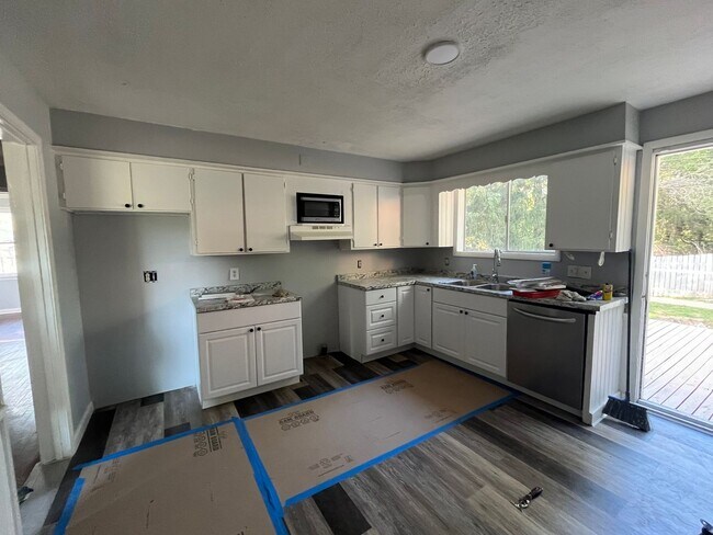 Building Photo - Granville Schools - Hard to find 4/2 Renta...