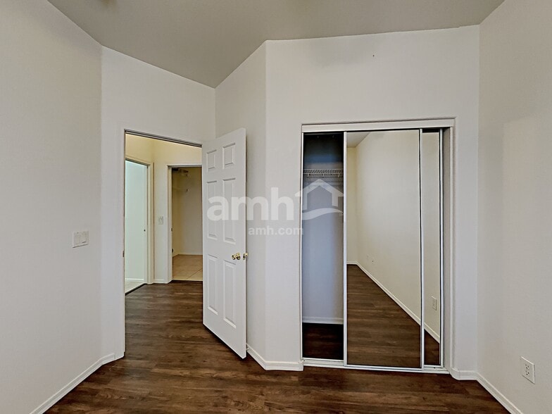 Building Photo - 1231 S Amador