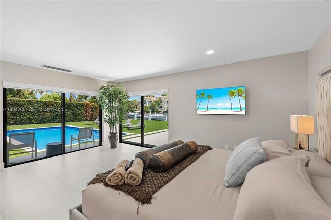 Building Photo - 207 Holiday Dr