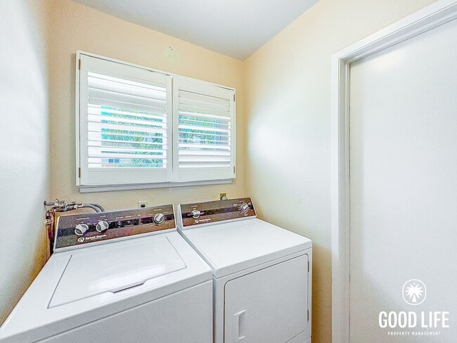 Building Photo - SD: Spacious 3BD/2BA Home in Rancho Bernardo with Office, Large Backyard w/ Garden Beds & 2-Car G...