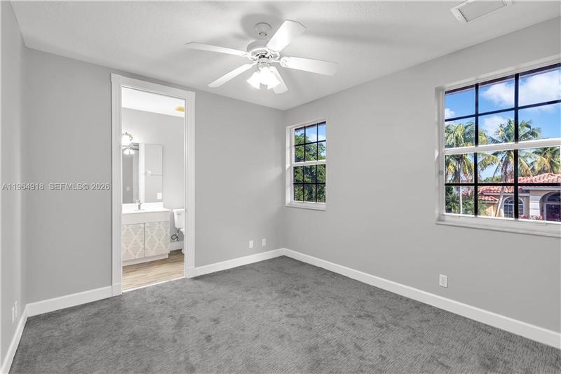 Building Photo - 558 NW 118th Ave