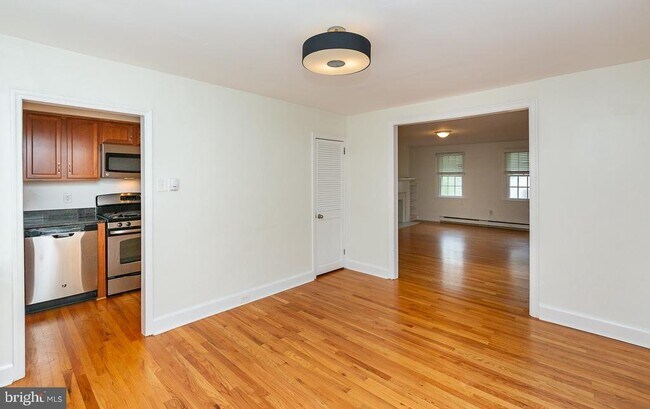 Building Photo - 240 Henley Rd