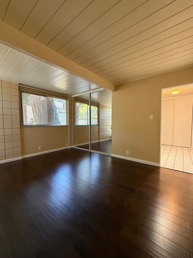 Building Photo - 2 Bedroom, 1 Bath Eichler -Townhouse, Sant...