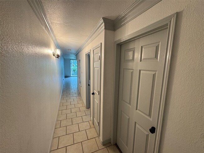 Building Photo - 12500 Melville Dr