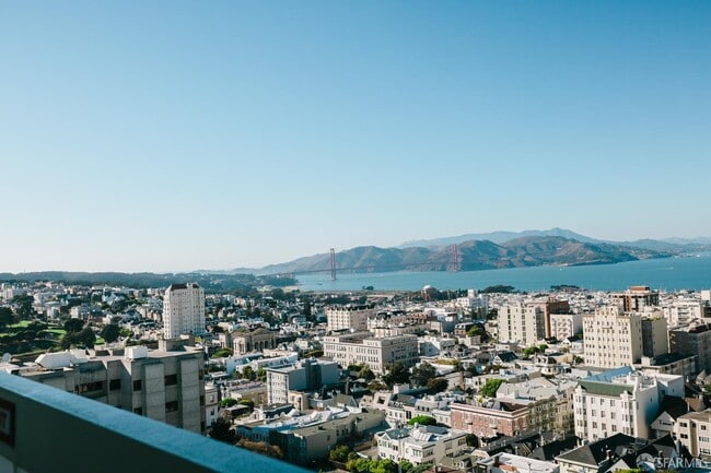 Building Photo - 2200 Sacramento St