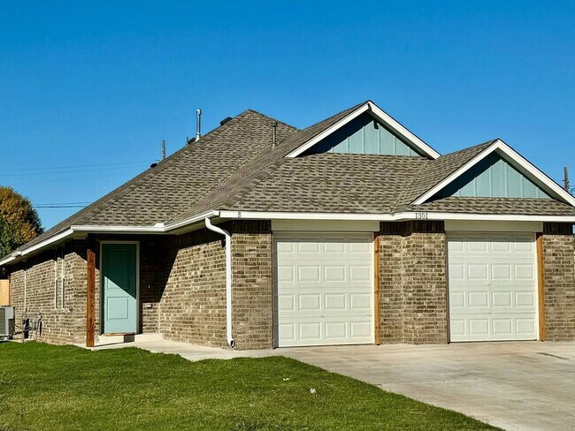 Building Photo - Brand-New 2BR/2BA Duplex | Garage | Pets OK | All Utilities Included