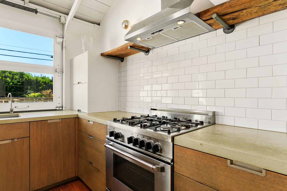 Building Photo - 721 3rd St