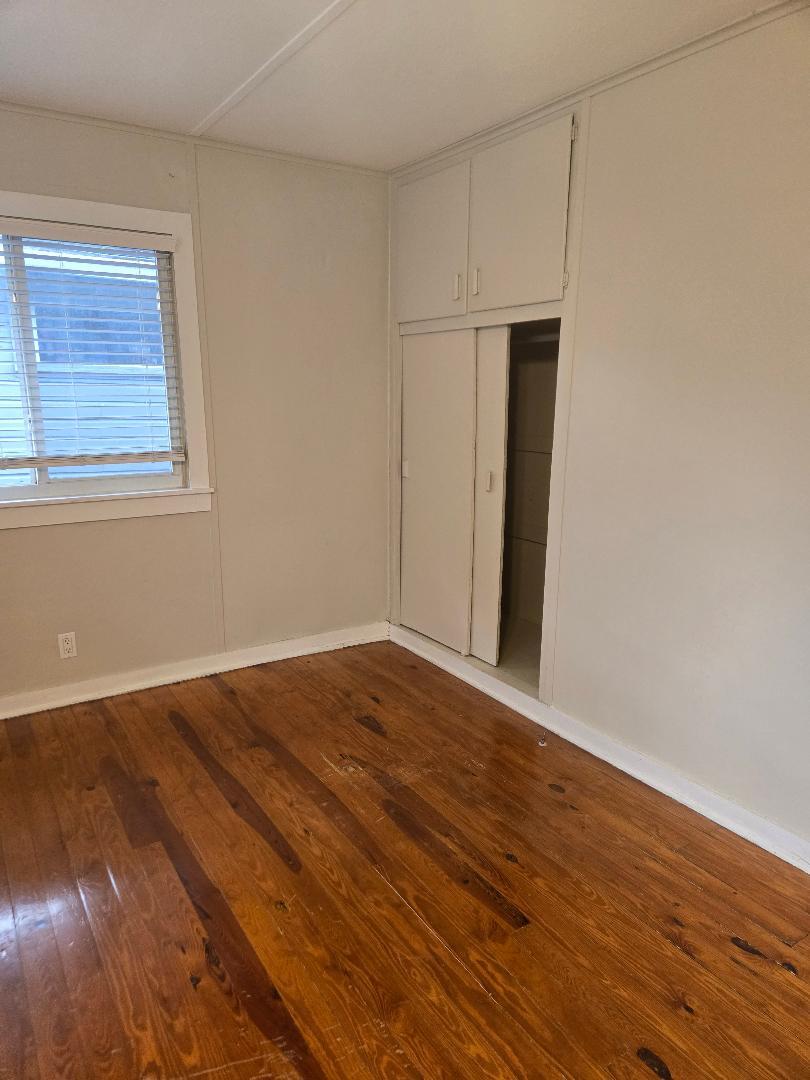 Building Photo - 955 Aragon Ave