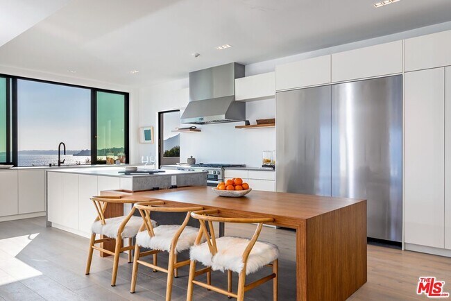 Building Photo - 25225 Malibu Rd