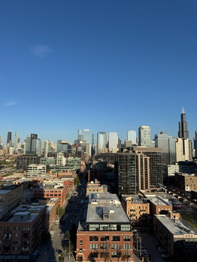 Building Photo - 225 N Elizabeth St