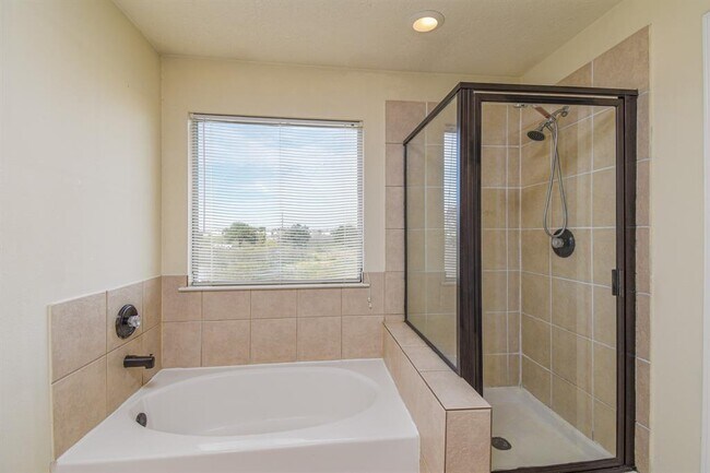 Building Photo - 15930 Langhamwood Ln
