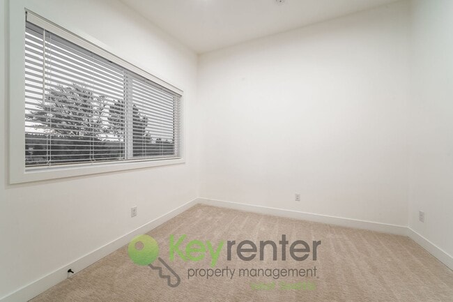 Building Photo - **Rent Special** Modern 3 Bedroom Seattle Home with Vaulted Ceilings