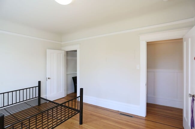 Building Photo - 819 Capp St