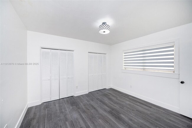 Building Photo - 1706 S Le Jeune Rd