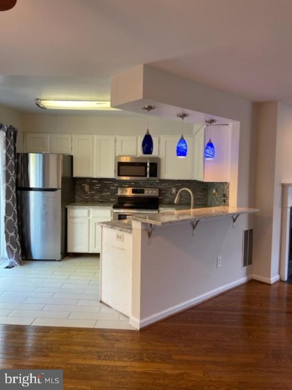 Building Photo - 216 Pinecove Ave