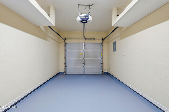 Building Photo - 3150 N Yarbrough Dr