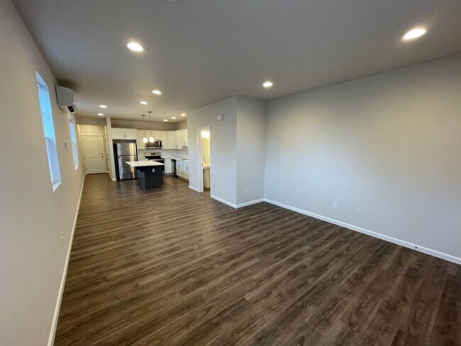 Building Photo - N18