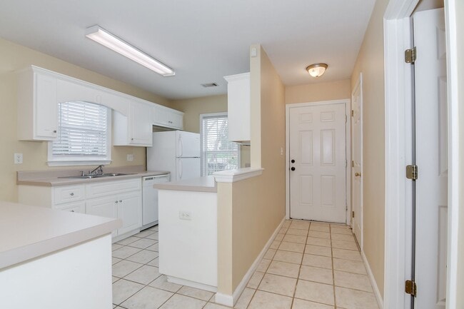 Building Photo - End Unit Townhouse