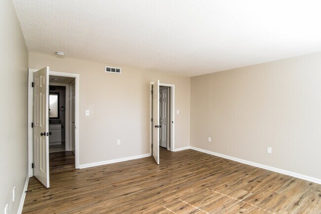 Building Photo - 7906 Greenside Ct